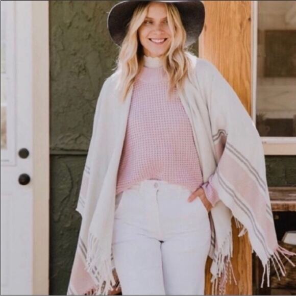 NEW SIIZU Causebox Light Grey Cream Pink Stripe Poncho Scarf Shawl Wrap Sweater - Picture 11 of 13